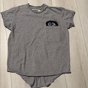 nununu Grey Short Kids Short Sleeve Tee with Peekaboo Pocket Eyes size 10-11